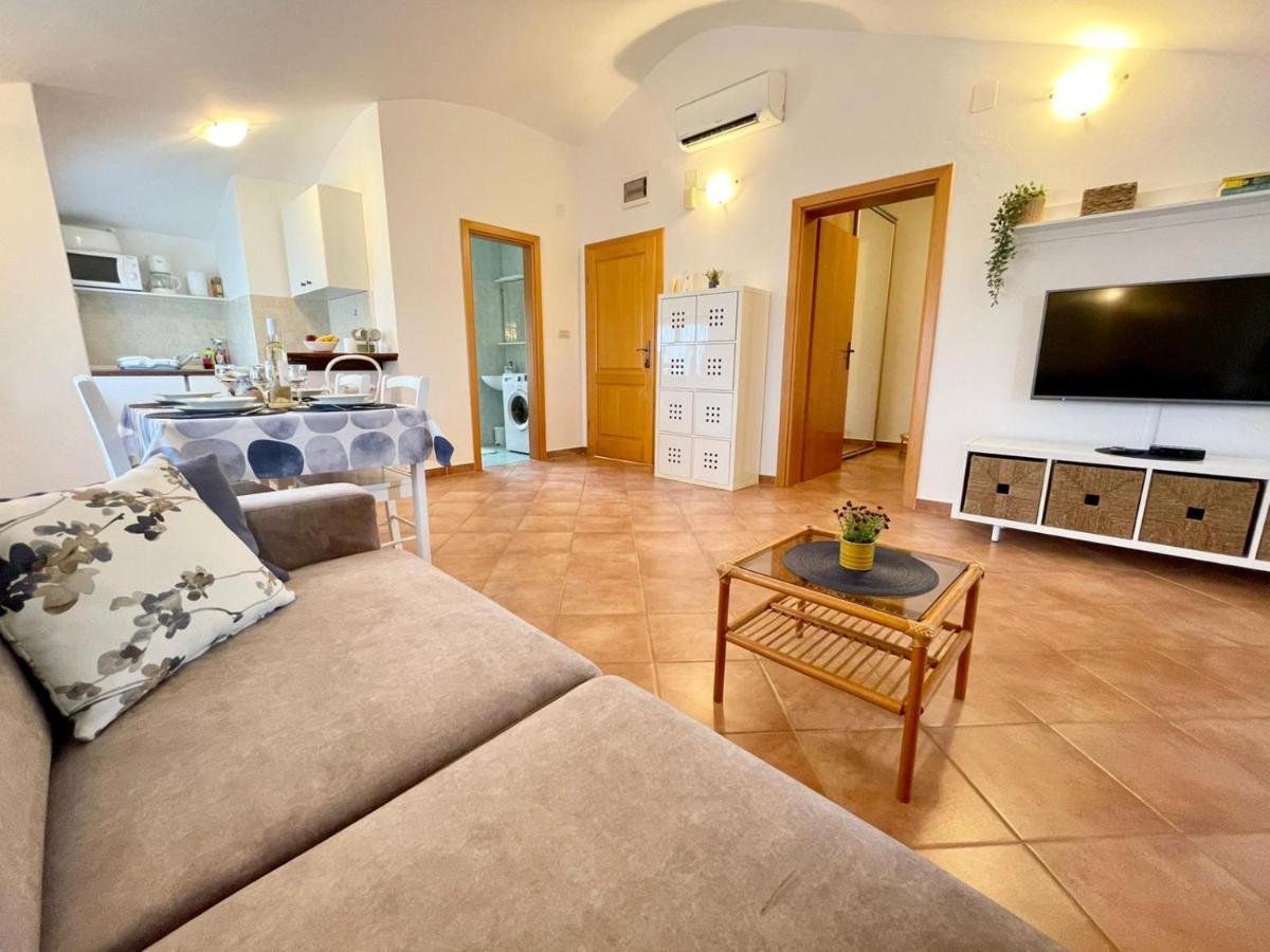 Apartments Ladonja Medulin Kültér fotó